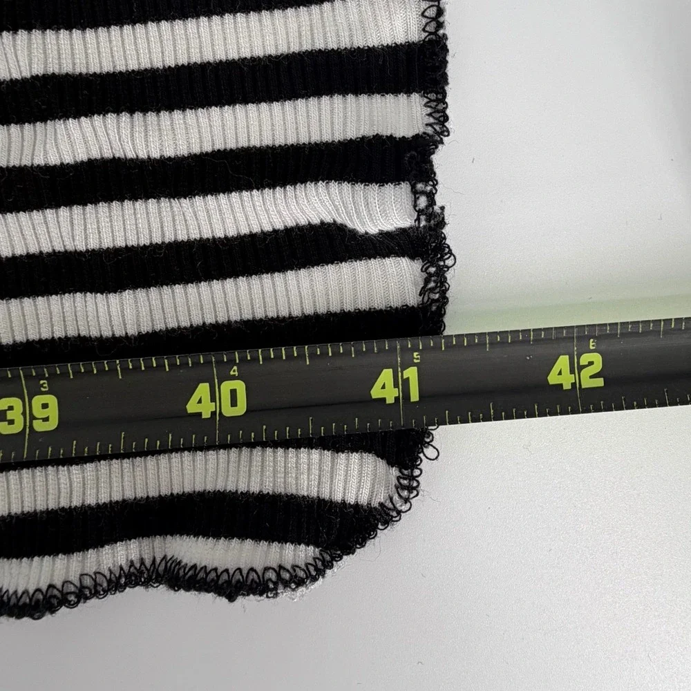 Black & White Striped Ribbed Knit Fabric 30x41 Vertical Stripe Material Destash